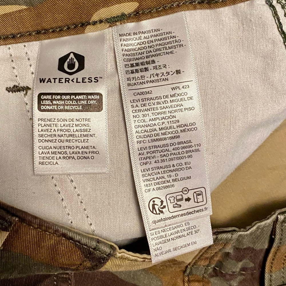 Levi’s Baggy Fit Camo Print Women’s Y2K Inspired Cargo Pants 🪖 - Picture 3 of 7